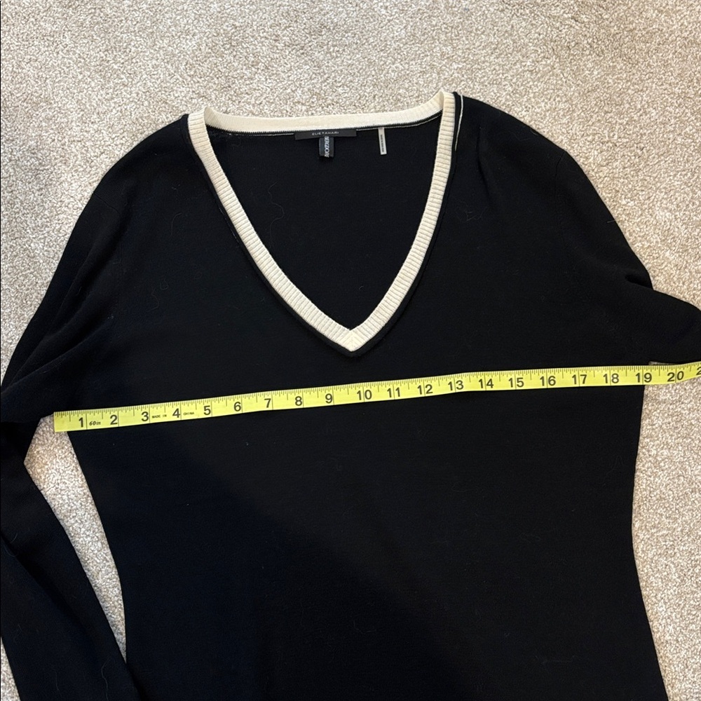 Tahari Sweater Womens large v neck Pullover NWT from Bergdorf Goodman - Picture 8 of 9